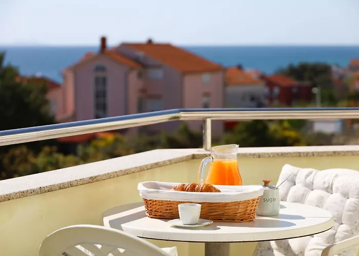 The Florens Residence Near The Beach With The Pool, Bbq And Kids Playground, Zadar Diklo