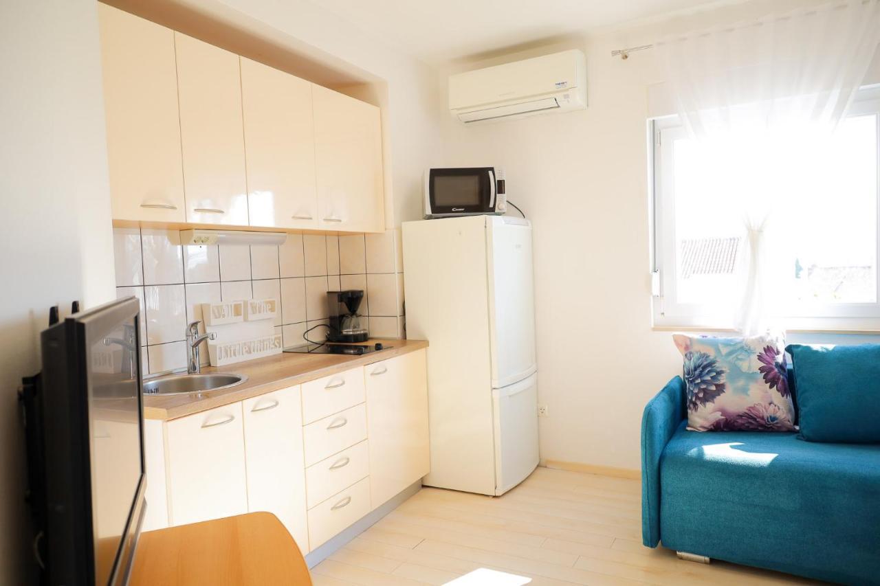 The Florens Near The With The Pool, Bbq And Kids Playground, Diklo Appartement *
