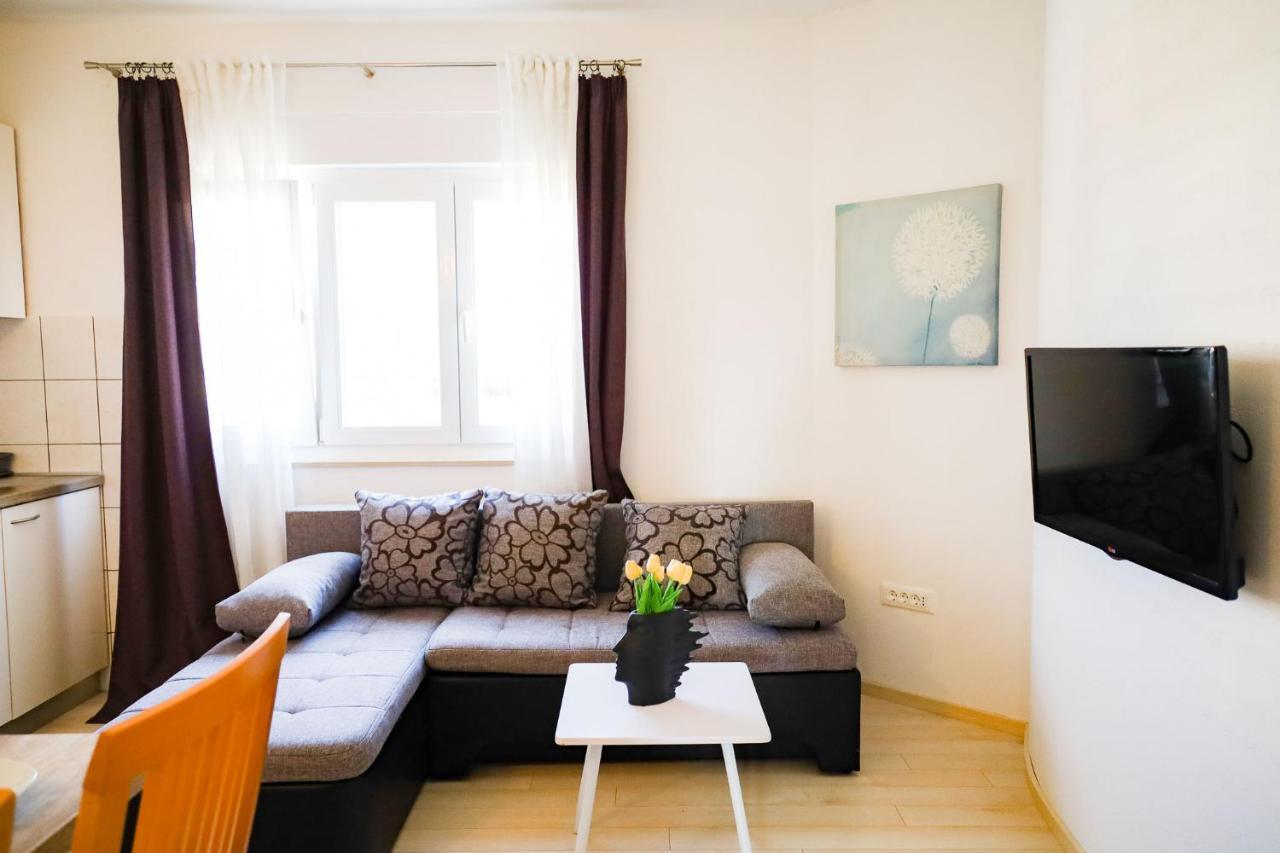 The Florens Near The With The Pool, Bbq And Kids Playground, Diklo * Zadar