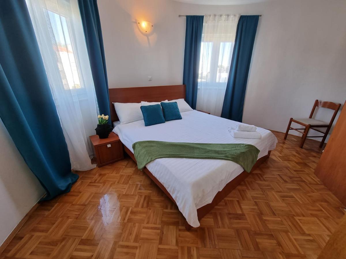 The Florens Near The With The Pool, Bbq And Kids Playground, Diklo Zadar