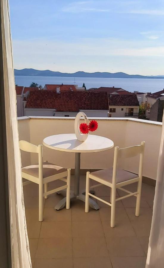 Appartement The Florens Near The With The Pool, Bbq And Kids Playground, Diklo *