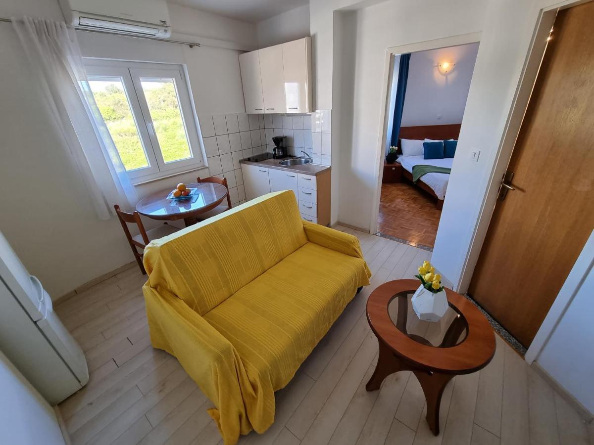 Appartement The Florens Near The With The Pool, Bbq And Kids Playground, Diklo