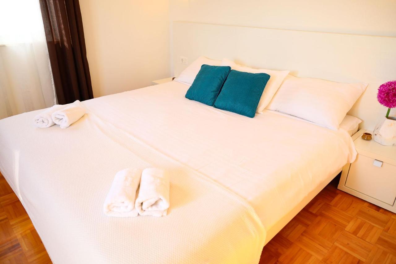 Appartement The Florens Near The With The Pool, Bbq And Kids Playground, Diklo
