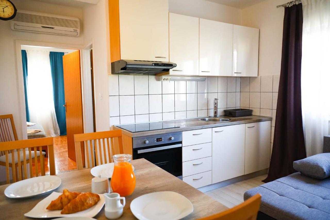 The Florens Near The With The Pool, Bbq And Kids Playground, Diklo Appartement