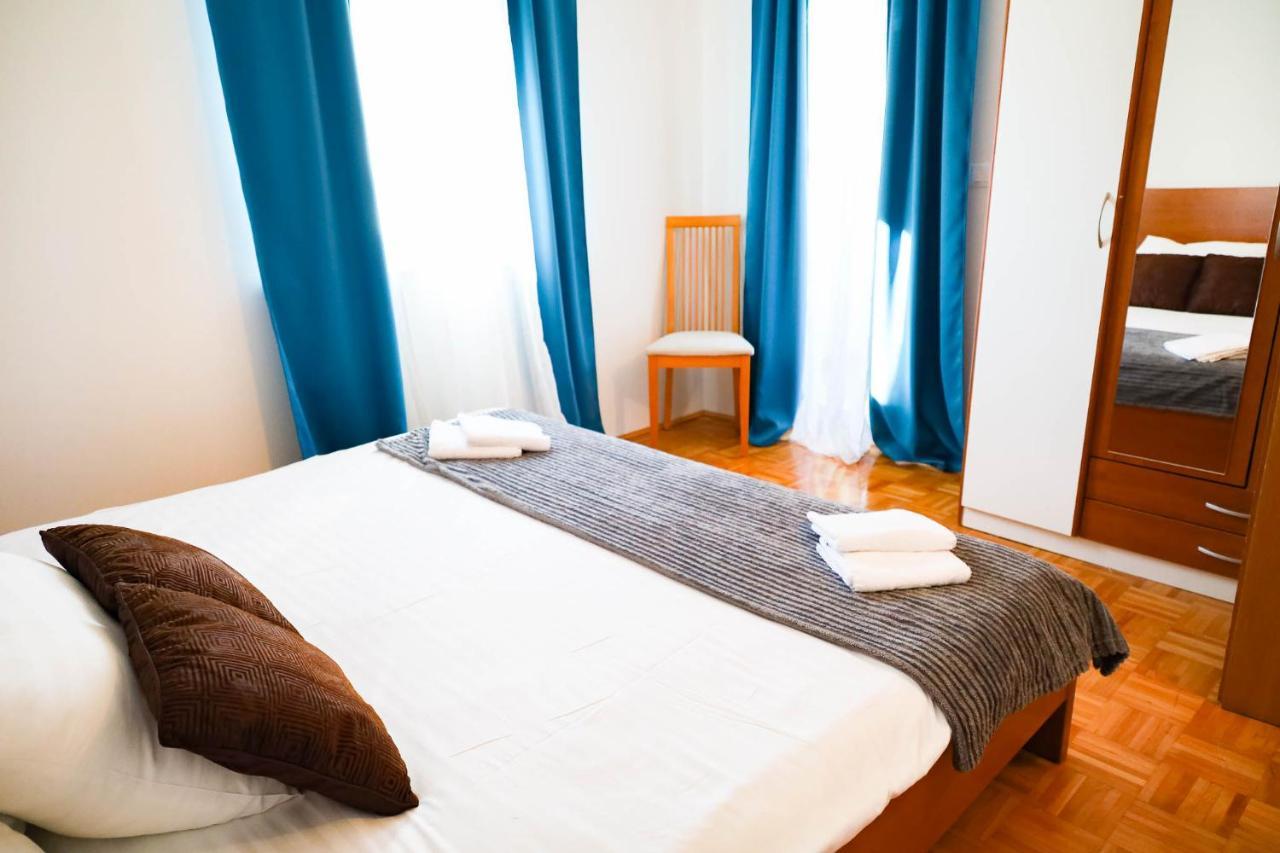 Appartement The Florens Near The With The Pool, Bbq And Kids Playground, Diklo *
