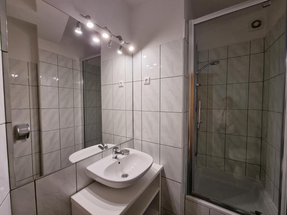 Appartement The Florens Near The With The Pool, Bbq And Kids Playground, Diklo *