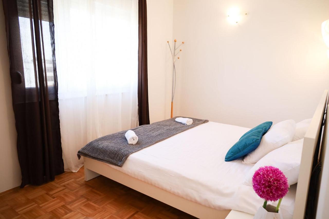 The Florens Near The With The Pool, Bbq And Kids Playground, Diklo Appartement *