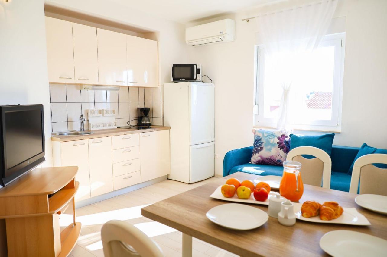 The Florens Near The With The Pool, Bbq And Kids Playground, Diklo Appartement Zadar