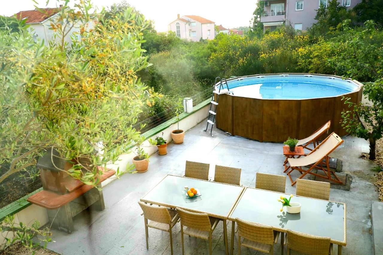 Appartement The Florens Near The With The Pool, Bbq And Kids Playground, Diklo