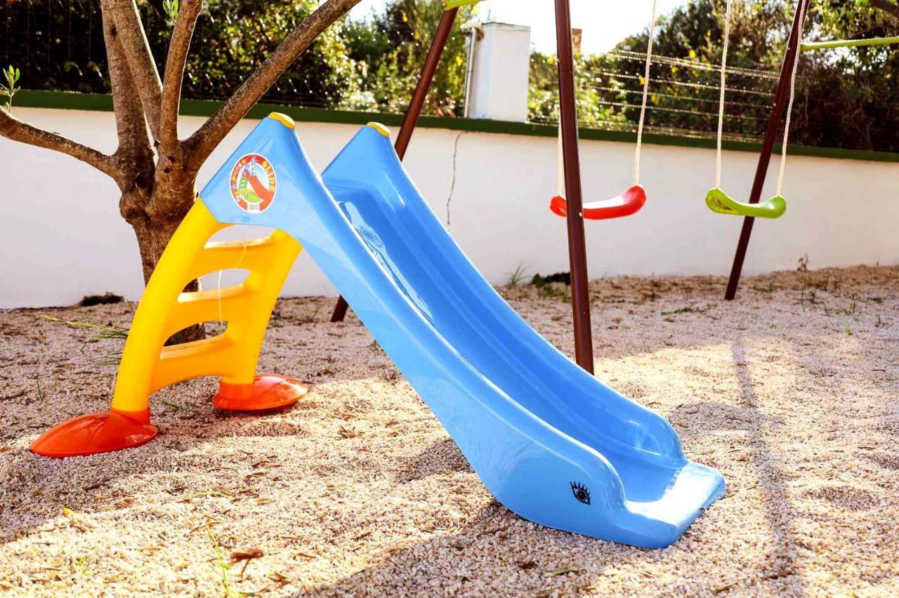 Appartement The Florens Near The With The Pool, Bbq And Kids Playground, Diklo Zadar