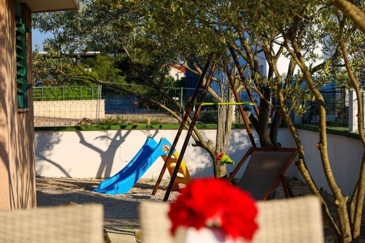 The Florens Near The With The Pool, Bbq And Kids Playground, Diklo *