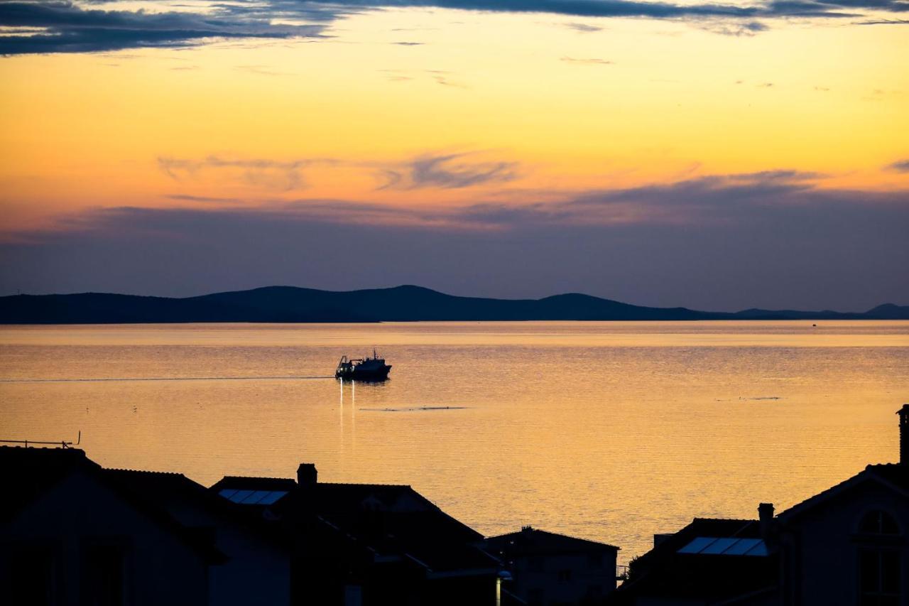 Appartement The Florens Near The With The Pool, Bbq And Kids Playground, Diklo Zadar