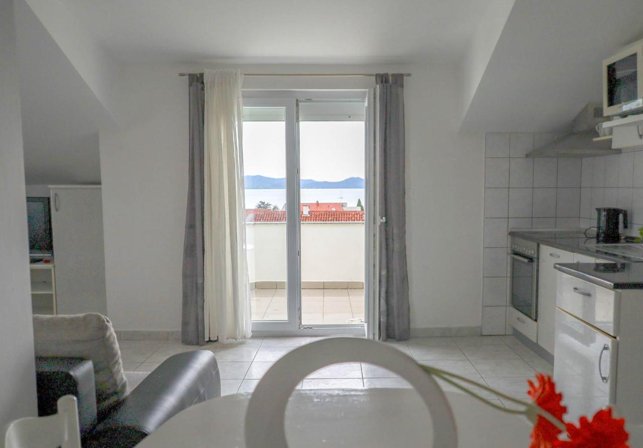 Appartement The Florens Near The With The Pool, Bbq And Kids Playground, Diklo *