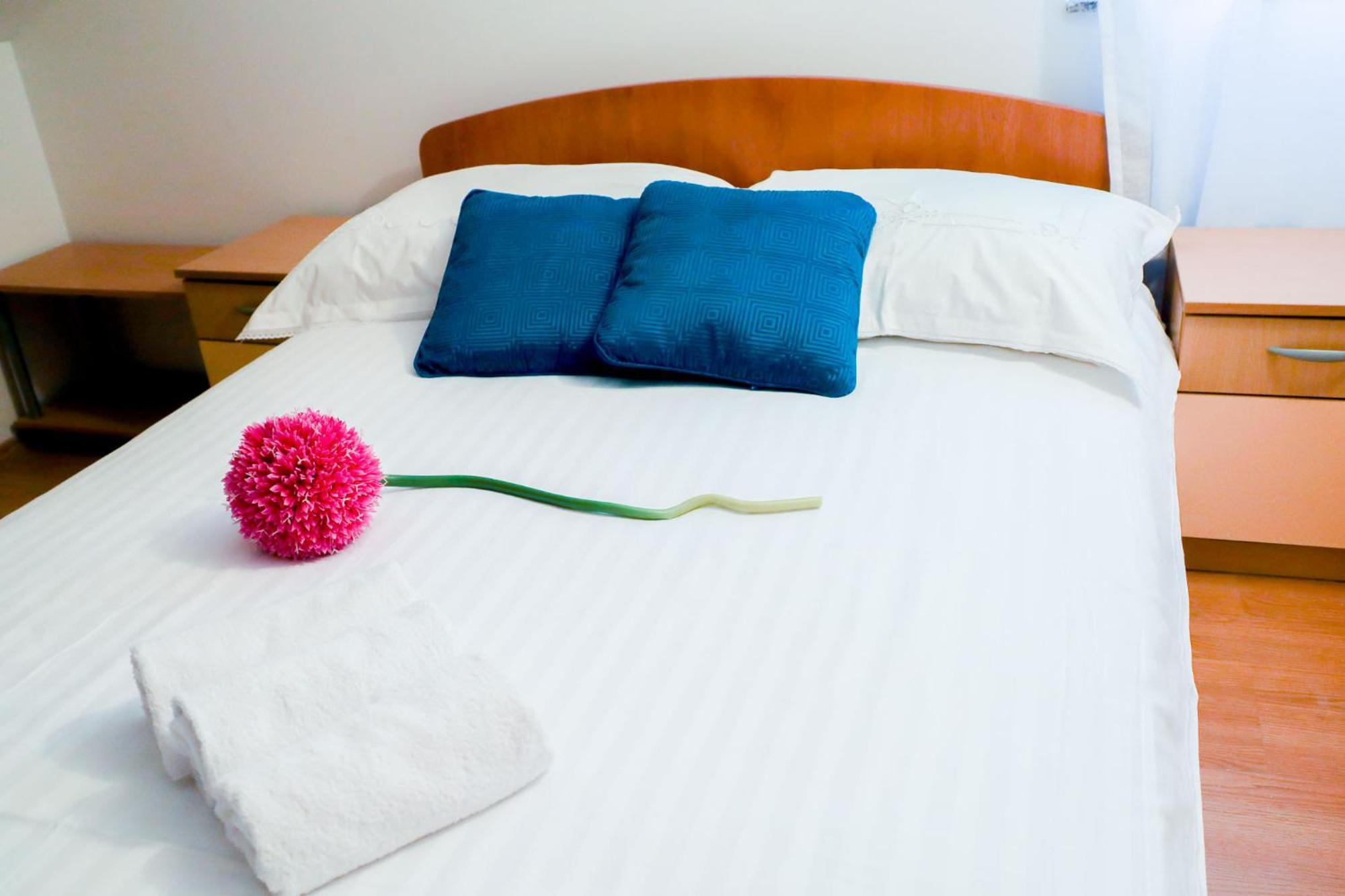 Appartement The Florens Near The With The Pool, Bbq And Kids Playground, Diklo Zadar