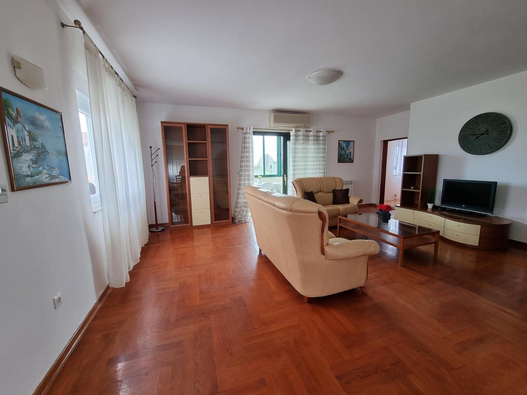 The Florens Near The With The Pool, Bbq And Kids Playground, Diklo Appartement *